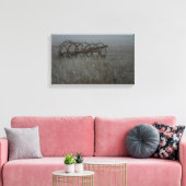 Oude hooihark boerderij apparatuur in de wintervor canvas afdruk (Insitu (Woonkamer))