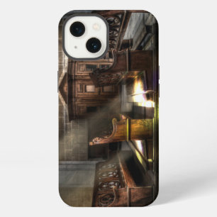 Oude houten kerkbank met knieler iPhone 13 hoesje