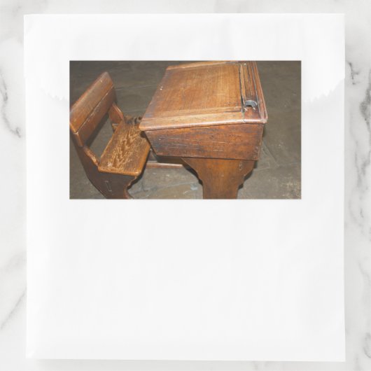 Oude houten schoolbureau en stoel Stickers (Tas)