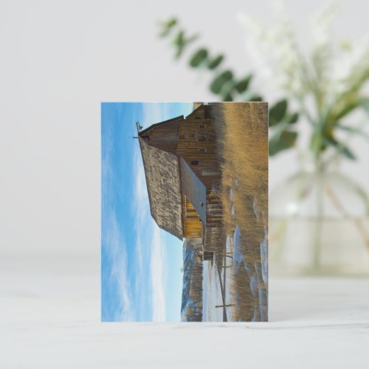 Oude houten schuur in de winter briefkaart (Staand voorkant)