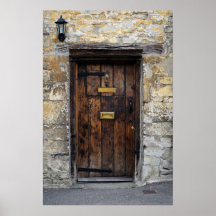 Oude houten voordeur met licht poster