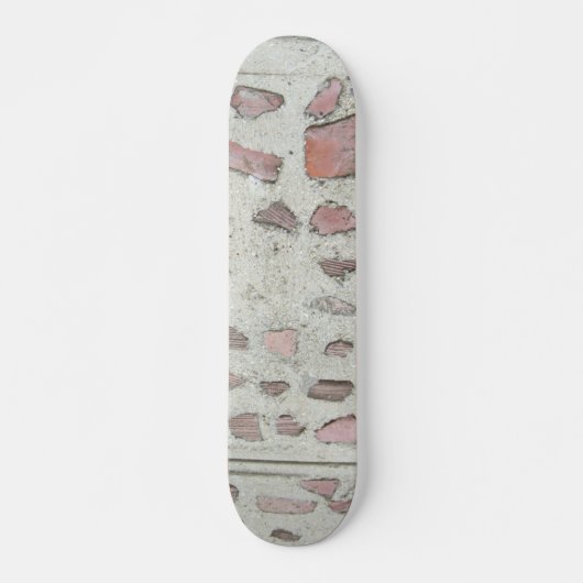 Oude ingebedde steen in cement dek skateboard (Voorkant)
