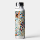 Oude Japanse Karper en Stromend Water Waterfles (Rechts)
