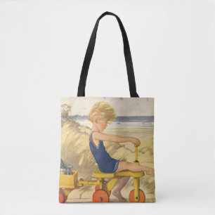 Oude jongen speelt op het strand met zand speelgoe tote bag