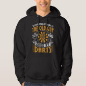 Oude jongens die houden van darten - Sarcastische Hoodie (Voorkant)