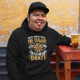 Oude jongens die houden van darten - Sarcastische Hoodie