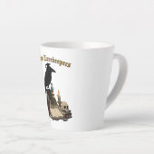 Oude Kennisonderhouder Raven | Dark Academia Gotie Latte Mok (Rechterhoek)