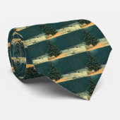 Oude kerstboom 's nachts met lichten en sneeuw stropdas (Opgerold)