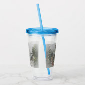 Oude kerstman met kinderen voor een kerk acryl drinkbeker (Links)