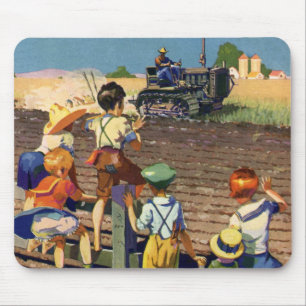 Oude kinderen zwaaien naar lokale boer op tractor muismat