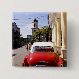 Oude klassieke Amerikaanse auto in Guanabacoa een Vierkante Button 5,1 Cm