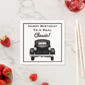 Oude klassieke auto over de heuvel Happy Birthday Servet (Insitu)