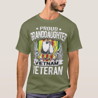 Oude kleindochter van het Vietnamese leger T-shirt