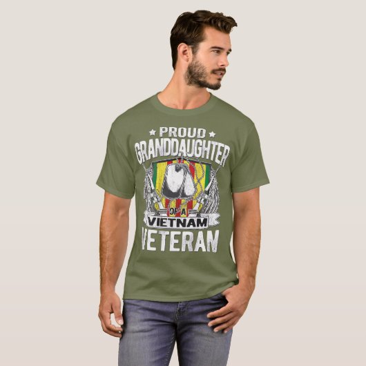 Oude kleindochter van het Vietnamese leger T-shirt (Voorkant volledig)