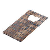 Oude kleine deur binnen grote versterkte houten de creditkaart flessenopener (Voorkant Gekanteld)