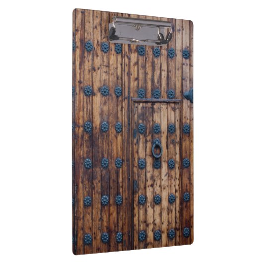 Oude kleine deur binnen grote versterkte houten de klembord (Rechts)