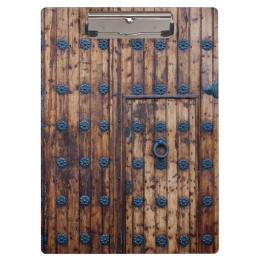 Oude kleine deur binnen grote versterkte houten de klembord (Voorkant)