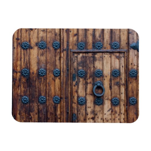 Oude kleine deur in grote deuren magneet (Horizontaal)