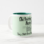 Oude Knitters Tweekleurige Koffiemok (Voorkant links)