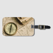 Oude kompas over oude kaart bagagelabel (Voorkant (horizontaal))