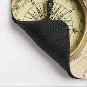 Oude kompas over oude kaart muismat (Hoek)
