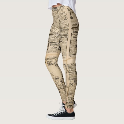 Oude krant:  papieren achtergrond. leggings (Links)