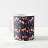 Oude krokusbloemen in een tuin, bloempatroon koffiemok (Voorkant links)