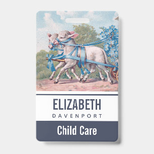 Oude lammetjes gekleed in mooie blauwe linten badge