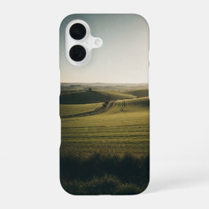 Oude landelijke omgeving met groene heuvels iPhone 16 hoesje
