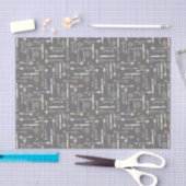 Oude lepels en sleutels op grijs tissuepapier (Craft)