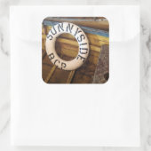 Oude levensredder in een verlaten kantine vierkante sticker (Tas)