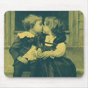 Oude liefde- en romantiefoto, kinderen kussen muismat