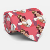 Oude liefde en romantiek, pasgetrouwden in roze stropdas (Opgerold)