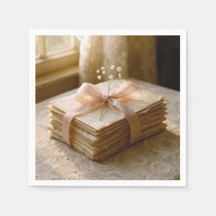 Oude liefdesbrieven vastgebonden met een roze lint servet