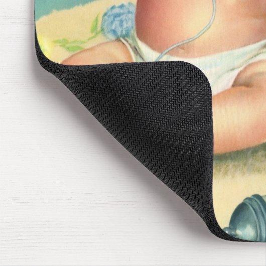 Oude lieve baby die telefoneert met puppy hond muismat (Hoek)