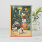Oude lieve muizen die kaarsen aansteken Kerstboom Feestdagenkaart (Staand voorkant)