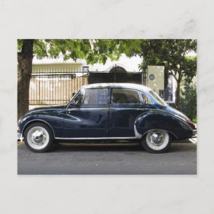 Oude, maar goed bewaarde Audi-auto. Briefkaart