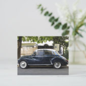 Oude, maar goed bewaarde Audi-auto. Briefkaart (Staand voorkant)