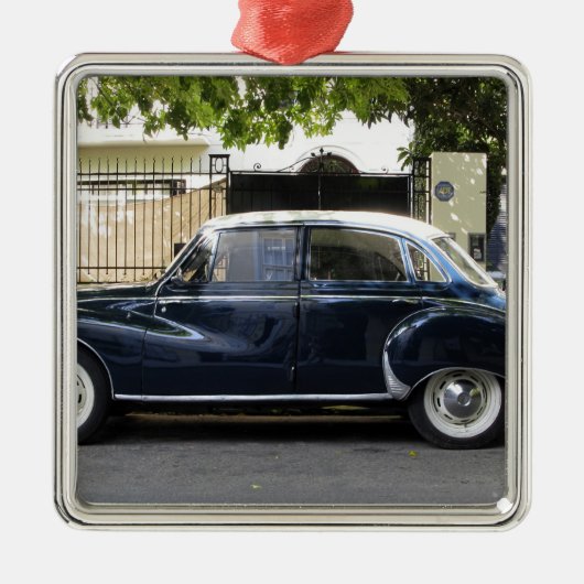 Oude maar goed bewaarde Audi-auto. Metalen Ornament (Voorkant)