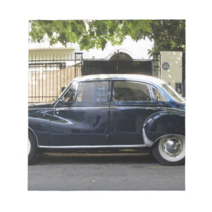 Oude, maar goed bewaarde Audi-auto. Notitieblok