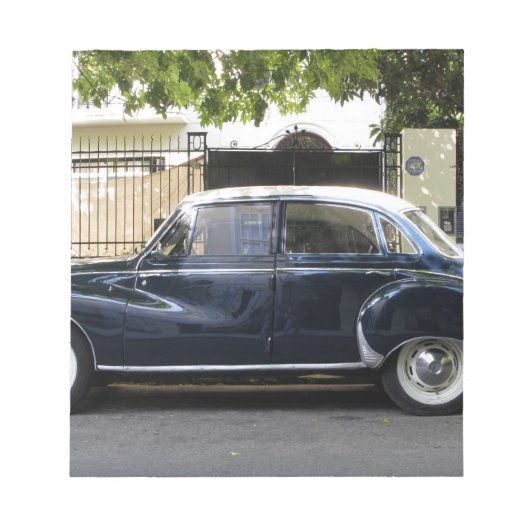 Oude, maar goed bewaarde Audi-auto. Notitieblok (Voorkant)