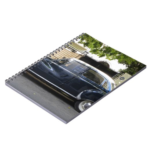 Oude maar goed bewaarde Audi-auto. Notitieboek (Linkerzijde)