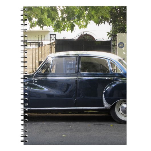 Oude maar goed bewaarde Audi-auto. Notitieboek (Voorkant)