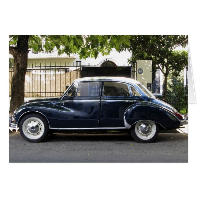 Oude maar zeer goed onderhouden Audi auto. (Voorkant Horizontaal)