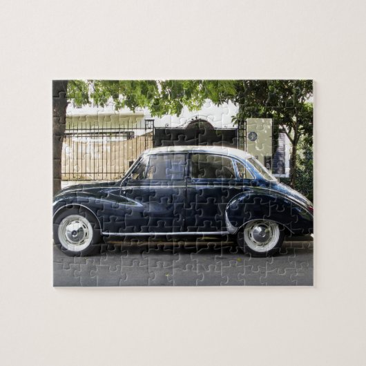 Oude maar zeer goed onderhouden Audi auto. Legpuzzel (Horizontaal)