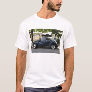 Oude maar zeer goed onderhouden Audi auto. T-shirt