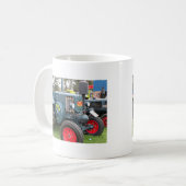 Oude machines en toestellen voor boerderij van vin koffiemok (Voorkant links)