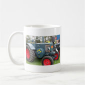 Oude machines en toestellen voor boerderij van vin koffiemok (Links)