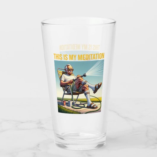 Oude Man Die Gazon Water Geef Glas (Achterkant)