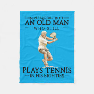 Oude man die tennis speelt in de tachtig Tennisser Fleece Deken